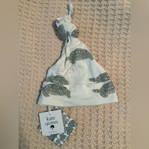 Kate Quinn Baby Knot Hat 6–12M | Organic Cotton | Turtle Print
